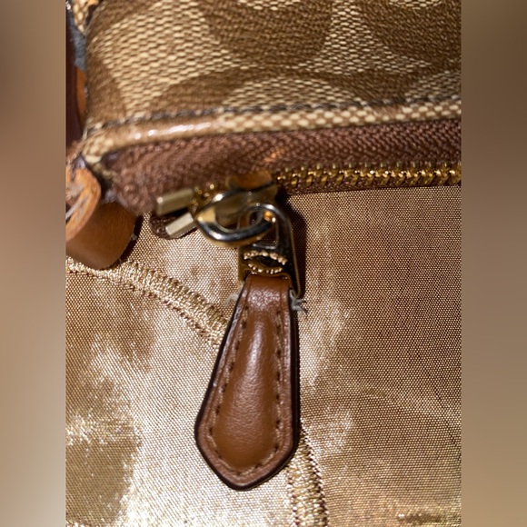 GORGEOUS🌟COACH SIGNATURE COATED CANVAS CROSSBODY 🌟GUC - CLEAN! - Picture 11 of 15